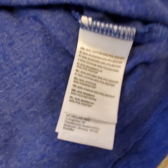 The North Face Logo v-neck Tshirt - Picture 3 of 7